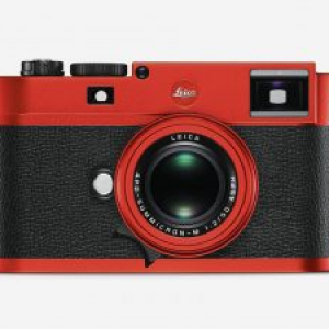 赤と黒のボディが目を引く! LeicaのTyp 262に特別限定バージョン登場