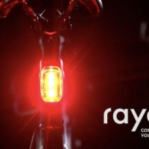 超明るい自転車用テールライト「Rayo」は点滅パターンのカスタマイズも!