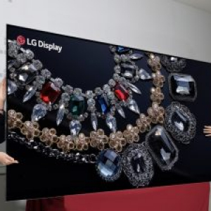 LG、世界初の88インチ8K有機ELディスプレイを発表