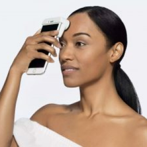 お肌の状態をチェックできるiPhone連携デバイス「SkinScanner」、今夏発売へ