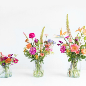 切り花を農家から直接調達し、新鮮な旬の花束を届ける定期購入サービス「Bloomon」