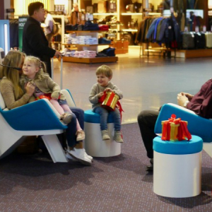 母国語の異なる人同士がシームレスに会話できる特別シートがオランダの空港に出現