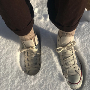 雪道でもお気に入りの靴が履きたい♡靴底に貼るだけで簡単に滑り止めできる対策法をレクチャー