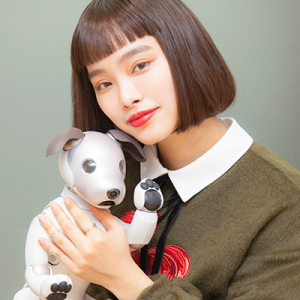 【isuta GIRL】約12年ぶりの登場で話題！ソニーのイヌ型ロボット「aibo（アイボ）」は植村麻由も虜になるかわいさ♡