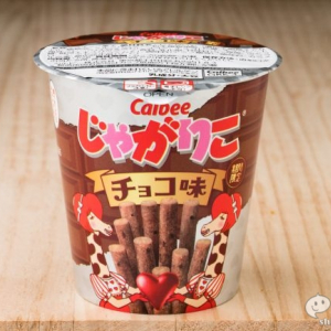 バレンタインに『じゃがりこ チョコ味』！あまじょっぱい不思議な「じゃがりこ」…アリorナシ!?