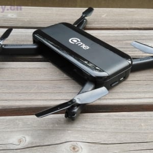 まさにセルフィードローン「C-me Cme Social Media Flying Camera」をご紹介