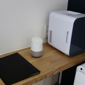 秋葉原のスマートホステル“＆AND HOSTEL”で備え付けの『Google Home』からIoT機器の音声操作や音声通知が利用可能に
