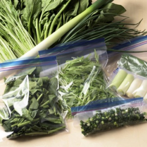 ［常備野菜の冷凍保存］ほうれん草やネギなど、生で冷凍するコツ