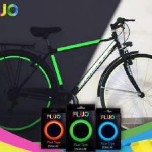 自転車の夜間走行をより安全に！光を吸収する発光テープ「FLUO」
