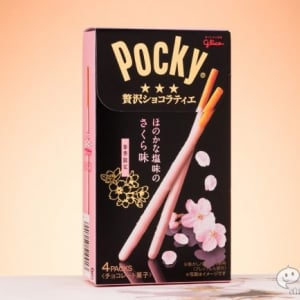 桜開花直前！ セブン限定『ポッキー 贅沢ショコラティエ さくら』はさくらの香り×大粒の塩でまさに春の味！