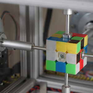 ルービックキューブが0.38秒で完成!MITの学生が開発したロボットが世界最速記録を樹立