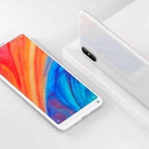 Xiaomi、さらにコンパクトでパワフルになった「Mi MIX 2S」を正式発表