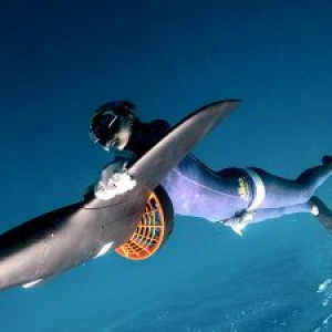 最高時速9kmのエイ型水中スクーター「AquaJet H2」が楽しそう