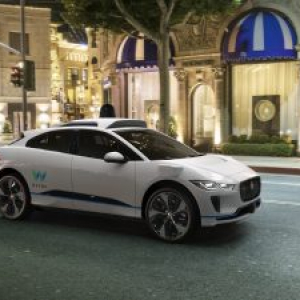 元Google、 自動運転のWaymoがジャガーと提携!無人運転タクシー開発で