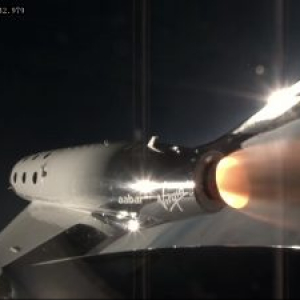 最高時速2290キロ!Virgin Galactic、宇宙旅客機のロケットエンジン飛行に成功