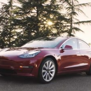 Tesla Model 3全輪駆動タイプ、7月に生産開始?! マスク氏がツイッターで言及