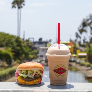 L.A.発のグルメバーガー「FATBURGER（ファットバーガー）」が渋谷109に4月28日オープン！