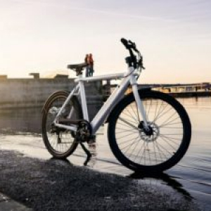 低価格電動アシスト自転車「STROM CITY」、バッテリー内蔵でデザインがすっきり!