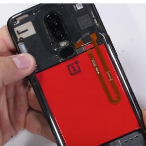 OnePlus 6が背面シースルーのクリアバージョンに改造される