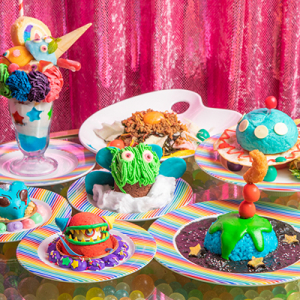 原宿のKAWAII MONSTER CAFEで3周年記念フェアが開催！キモかわいいメニューが気になる♡