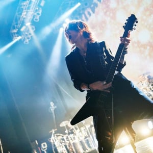 SUGIZO、Toshl/RYUICHI/清春をゲストに迎えたライブのDVD/Blu-rayが発売決定