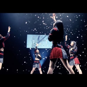 PassCode、世界的人気スマホゲームとのコラボMV「Taking you out」公開