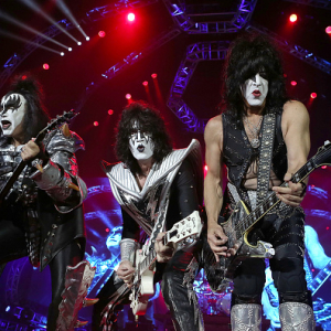 KISS、フェアウェル・ツアーを行うことを発表