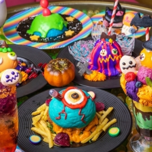 レインボーメニューが大集合！KAWAII MONSTER CAFE原宿、今年のハロウィンは「派手カワイイ」