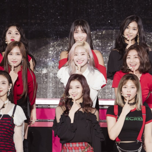 TWICE、初のドームツアー開催決定＆アリーナツアー完走