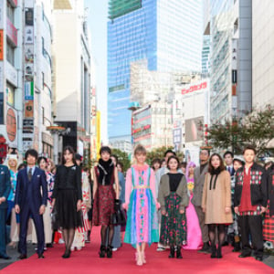 Dream Amiが渋谷の真ん中でランウェイに登場！路上ファッションショー「SHIBUYA RUNWAY」を開催！