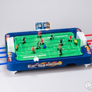 親子で白熱バトル！進化した『サッカー盤ロックオンストライカー』のここがスゴイ!!