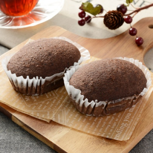ローソンがカロリーと糖質を抑えた「ブランのスイートチョコ蒸しケーキ～ベルギーチョコ使用～」を2個入りで新発売！