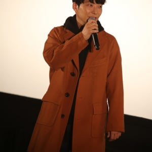 星野源、プライベート旅行中に新AL試聴会へサプライズ登壇