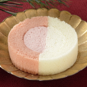 【祝】苺とミルク♪ローソン「プレミアム紅白ロールケーキ」