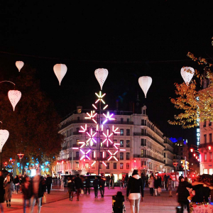 フランス・リヨンの街が光で彩られる。光とアートが融合する冬の一大イベント