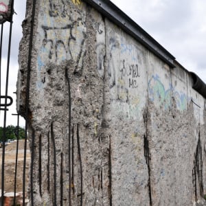 知ってた？ベルリンの壁は、ある男性の「勘違い」によって崩壊した