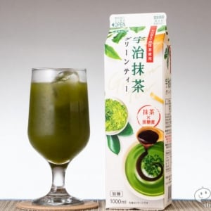 家庭で抹茶を手軽に楽しめる『宇治抹茶グリーンティー』牛乳で割るだけでカフェ風ドリンクアレンジも！