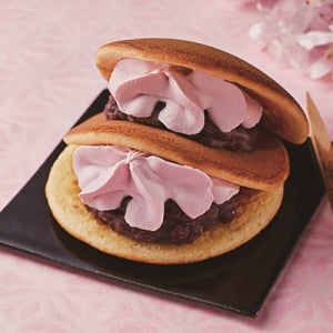 スプーンで食べる2段スイーツ♪ローソン「春薫る桜生どら焼」全国で新発売！