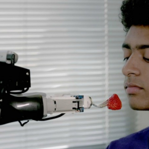 AIを活用したロボットアーム型の食事介助ロボットシステムが米国で開発される