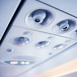 【飛行機の迷信④】機内の空気には眠くなる成分が入っている？