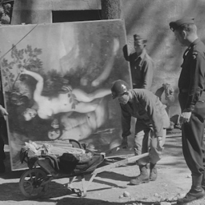 画家になれなかった男が、自由に画家たちを支配することができる立場になった復讐心のような原動力ーー『ヒトラーVS.ピカソ 奪われた名画のゆくえ』クラウディオ・ポリ監督／共同脚本家のアリアンナ・マレッリインタビュー
