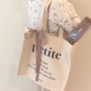 荷物多い人におすすめ！「petite by NICE CLAUP」のトートバッグはマチ付きでたっぷり入る優れものなんです♡