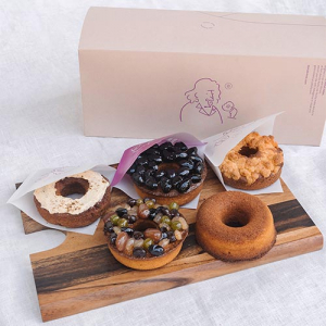 京都で話題の「koe donuts kyoto」が渋谷に期間限定で登場♡渋谷限定カラーで販売されるグッズも気になる