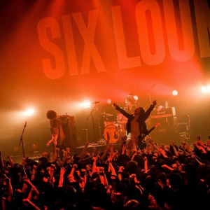 ＜ライブレポート＞SIX LOUNGE、新木場に鳴り響いた新世代のロックンロール