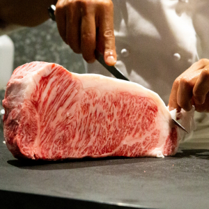 日本初の熟成肉専門店が満を持して銀座に出店！「サロン ド エイジング ビーフ」[フォトレビュー]