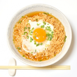 【8月25日は何の日…！？】すぐおいしい、すごくおいしい、チキンラーメン誕生の日！