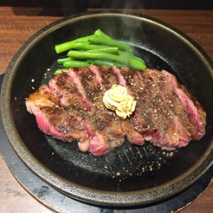 8月29日は「いきなり！ステーキ」で肉マネーのチャージボーナス10倍！　1万円チャージで1万3千円分が利用可能