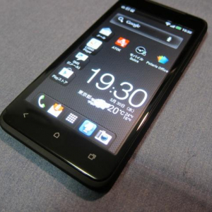 HTCが日本国内向けに開発したAndroid端末『HTC J』を触る　「俺が待ってた端末はこれなんだよ！」