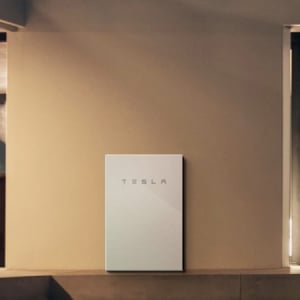 Tesla が家庭用蓄電池「Powerwall」を来春日本で展開！ 価格は99万円
