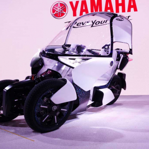 ヤマハが「MW-VISION」と「Land Link Concept」を出展　自律走行ビークルの遺伝子は“ころばないバイク”と“地上のドローン”へ：東京モーターショー2019